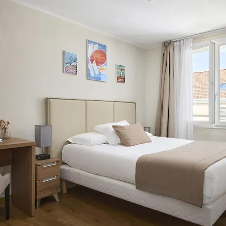 Hotel Des Congres Et Festivals 3*